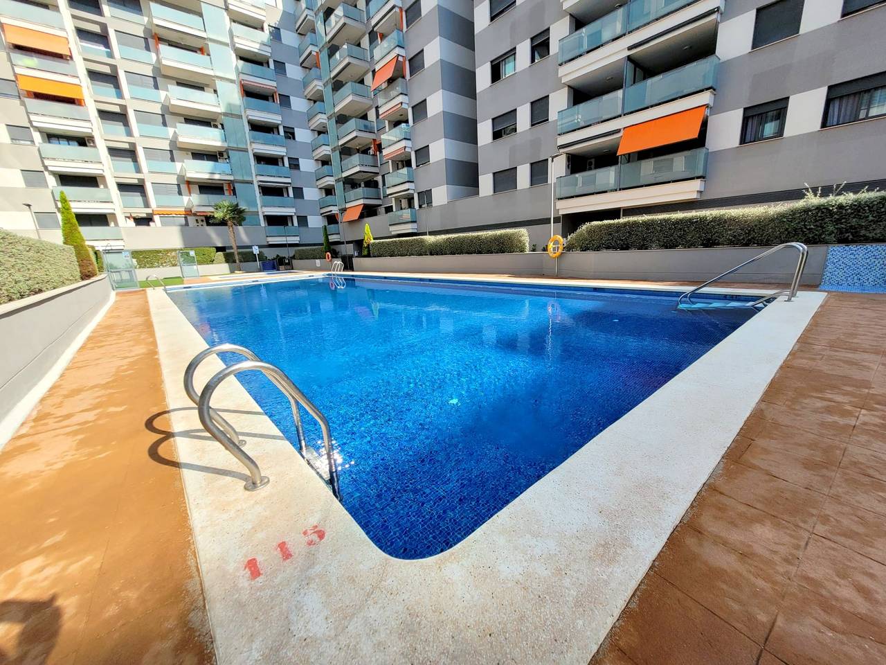 Apartamento entero, Apartamento 'Les Llometes 6-36' con vistas a la montaña, piscina compartida y terraza privada in Playa de Gandía, Costa de Valencia