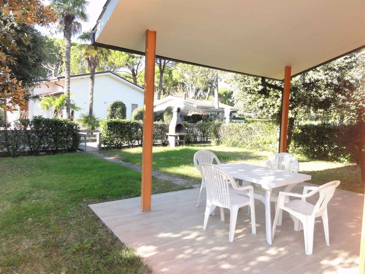 Entire holiday apartment, Holiday apartment Townhouse near the sea with large fenced garden  in Bibione, Venice Province