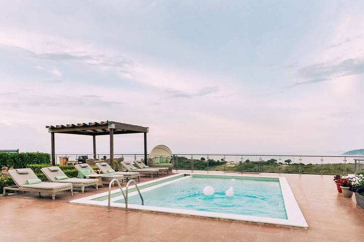 Villa for 9 personer, med have og jacuzzi samt balkon - 1