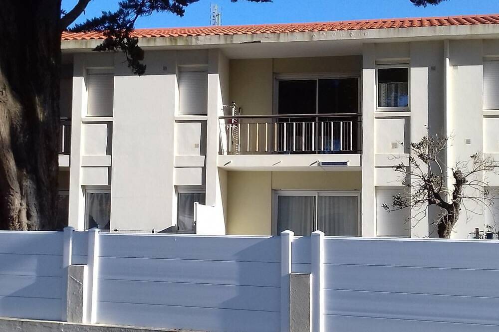 Ganze Wohnung, Helles Studio am Waldrand und 5 Minuten vom Strand entfernt in Saint-Jean-de-Monts, Vendée