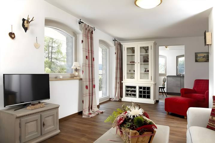 Ferienwohnung für 2 Personen, mit Balkon und Whirlpool sowie Garten und Sauna