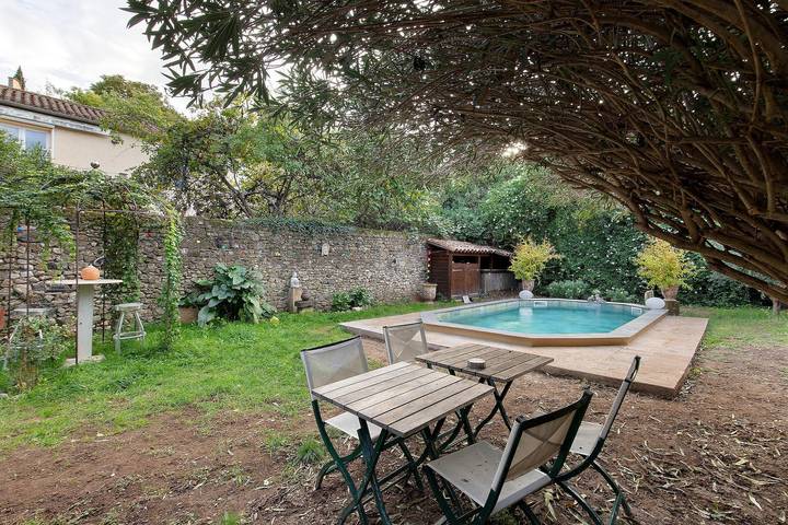 Gîtes de la Soulondre: casa vacacional con vistas a la montaña, piscina compartida y Wi-Fi in Lodève, Región de Lodève