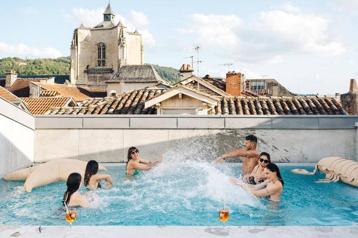Hôtel pour 2 personnes, avec Terrasse ainsi que Piscine et Sauna