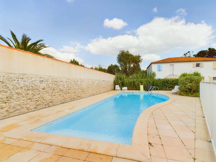 Location de vacances pour 7 personnes, avec piscine ainsi que jardin et terrasse dans Plage naturiste (Olonne-sur-Mer) - 2