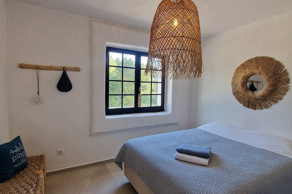 L'Abri côtier - Chic bohemian villa with heated pool, steps from the sea in San Ciprianu, Lecci