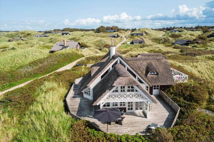 Ferienhaus mit Meerblick für 6 Personen, mit Whirlpool und Sauna sowie Balkon und Garten in Jammerbugt