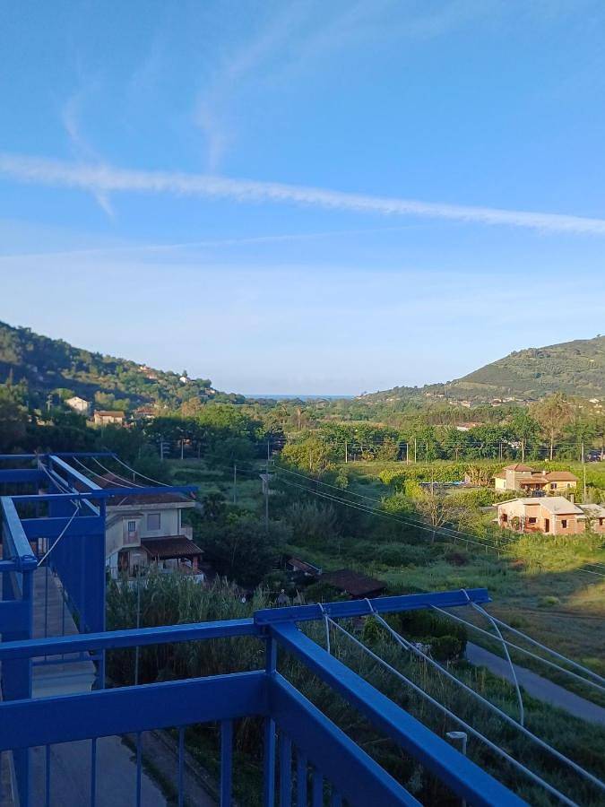 Appartamento per 6 persone, con balcone e panorama, adatto a famiglie con bambini in Montecorice