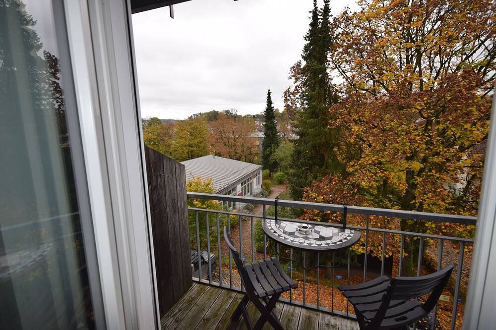 Ganze Wohnung, Apartment mit Balkon (1.3) | Parkplatz | Perfekt für Geschäftsreisende in Biberach an der Riß, Oberschwaben