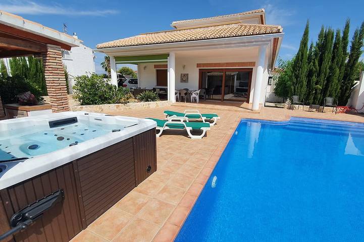 Villa für 12 Personen, mit Whirlpool und Garten sowie Sauna, mit Haustier in Dénia