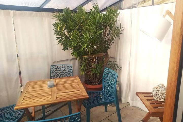 Ganze Wohnung, Liebevoll eingerichtete Ferienwohnung mit Outdoorwhirlpool und Swimmingpool in Burgthann, Frankenalb