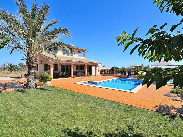 Finca für 4 Personen, mit Balkon und Terrasse sowie Garten und Pool in Santa Margalida