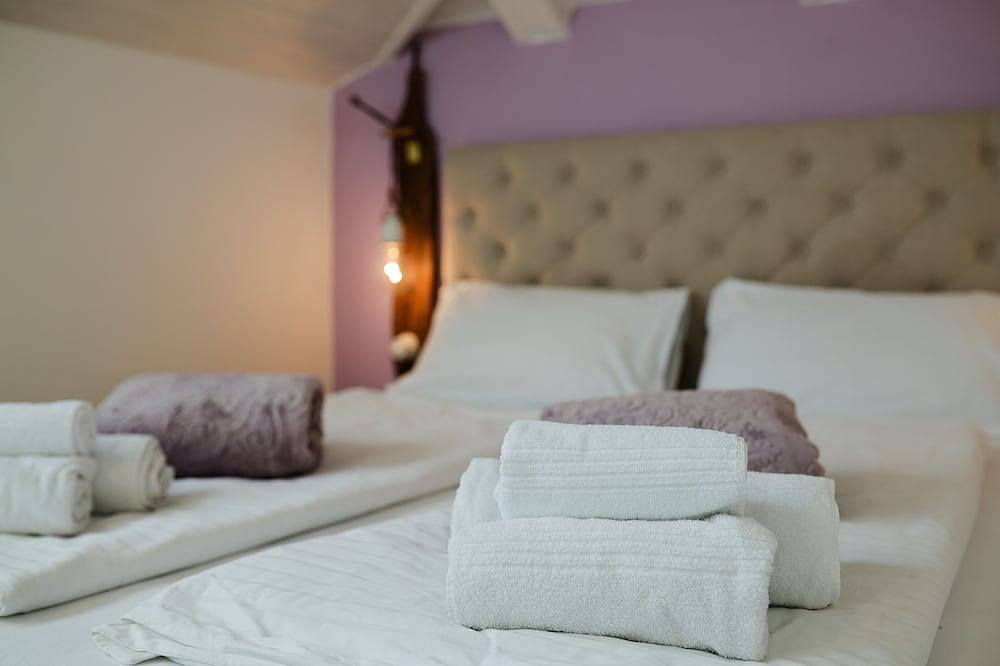 Appartamento intero, Strudel home, under-roof apartment in the heart of the old town in Centro-Piani-Rencio, Bolzano
