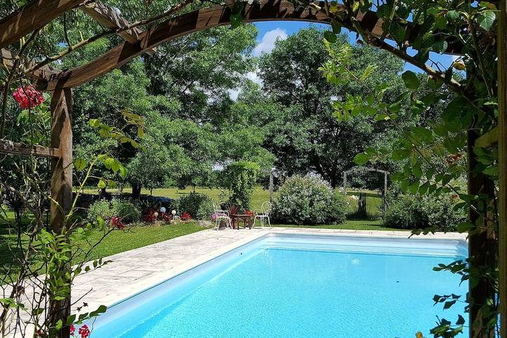 Gîte pour 2 personnes, avec terrasse et jardin