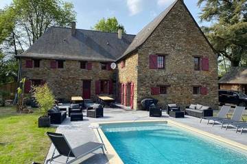 Gîte pour 20 personnes, avec piscine à La Prévière