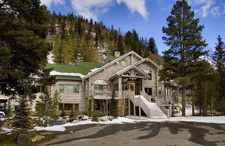 Lodge for 31 people, with hot tub and yard in Colorado