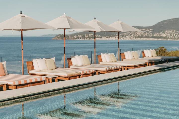 Hôtel pour 3 personnes, avec Balcon et Terrasse ainsi que Jardin et Piscine à La Croix-Valmer