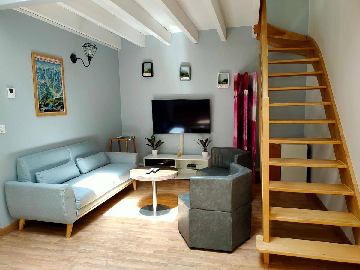 Appartement entier, Three-Bedroom Apartment in Lourdes, Hautes-Pyrénées