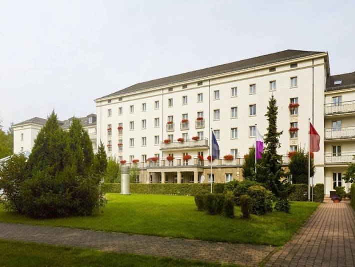 Ferienwohnung, mit Terrasse und Garten sowie Pool und Sauna in Friedrichroda