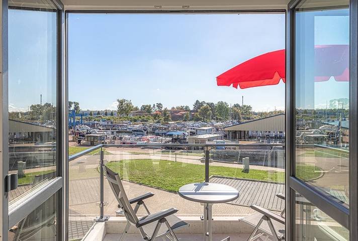 Ferienwohnung für 4 Personen, mit Seeblick und Balkon an der Müritz - 3