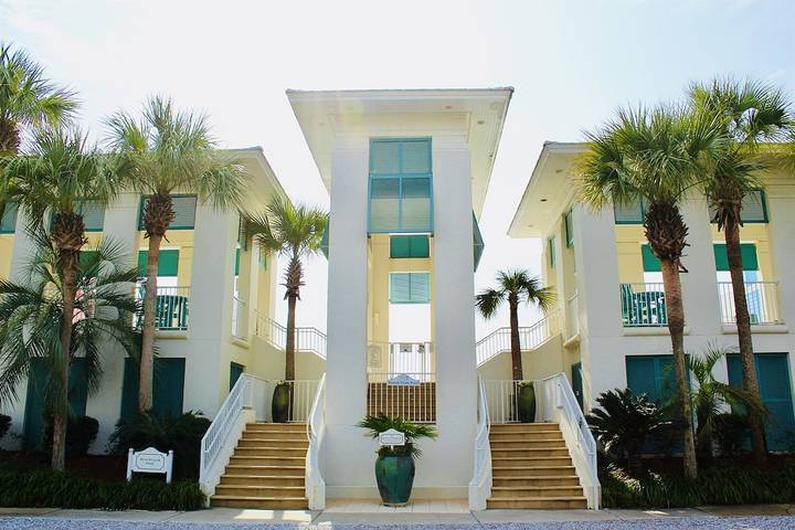 Vacation rental for 4 people, with yard and balcony as well as hot tub and pool in Florida-30A