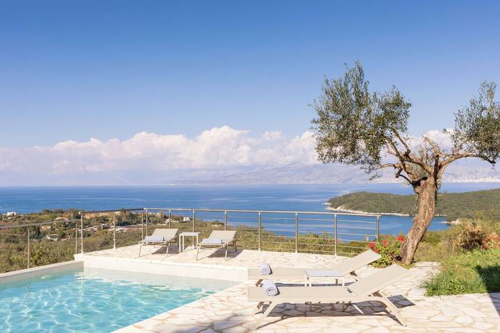 Villa for 4 people, with Ocean view and Balcony as well as Terrace and Garden in Agios Stefanos (Corfu)