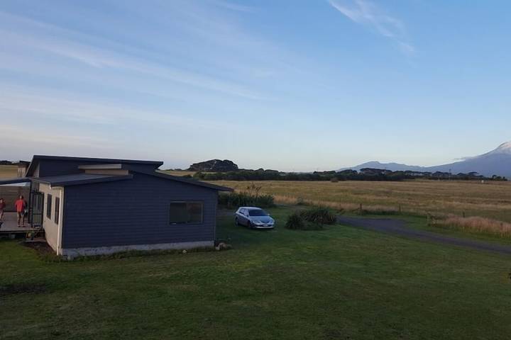 Holiday home for 6 people, with garden and terrace, with pets in Taranaki