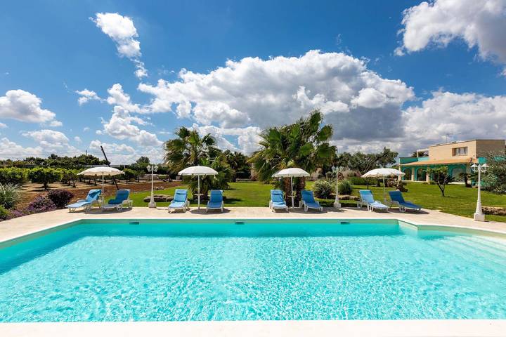 Location de vacances pour 13 personnes, avec piscine et jardin à Mesagne - 2