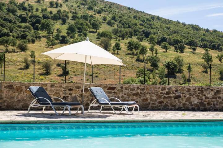 Location de vacances pour 5 personnes, avec piscine ainsi que vue et jardin à Rieussec - 3