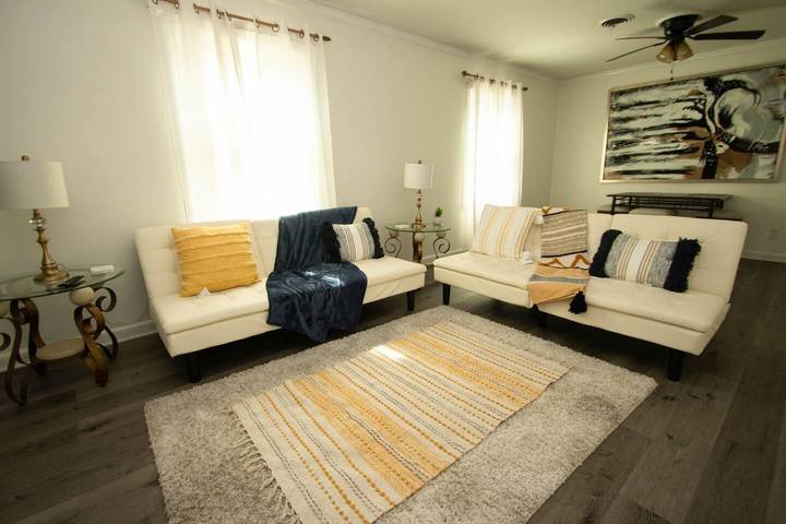 House - Sleeps 8 - Parking - Malls Close in Little Rock, Arkansas