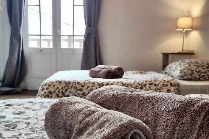 Bright and spacious authentic French townhouse with courtyard, sleeps up to 6 in Salies-de-Béarn, Béarn