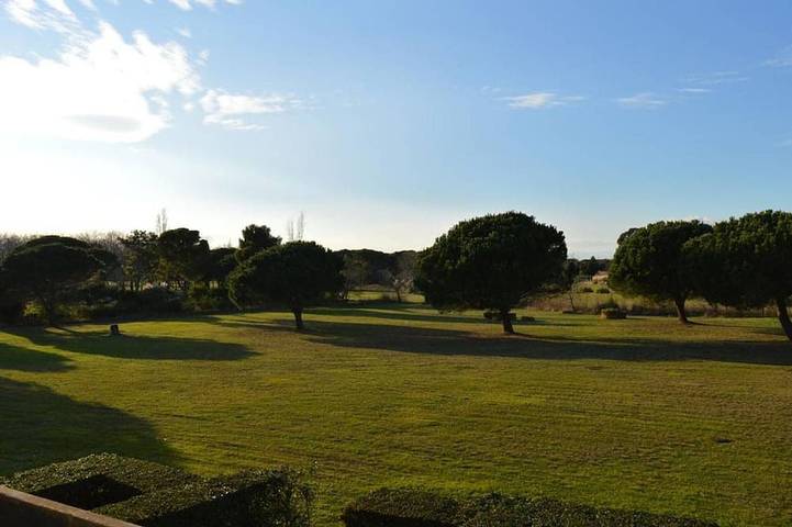 Gîte pour 4 personnes, avec terrasse dans Golf de Saint Cyprien
