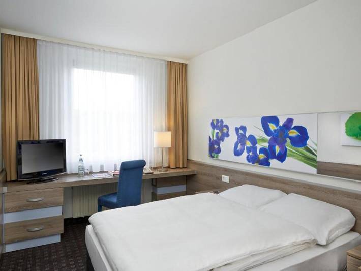 Ganze Wohnung, Sunday Hotel Frankfurt Airport - Komfort-Doppelzimmer in Hofheim, Main-Taunus-Kreis
