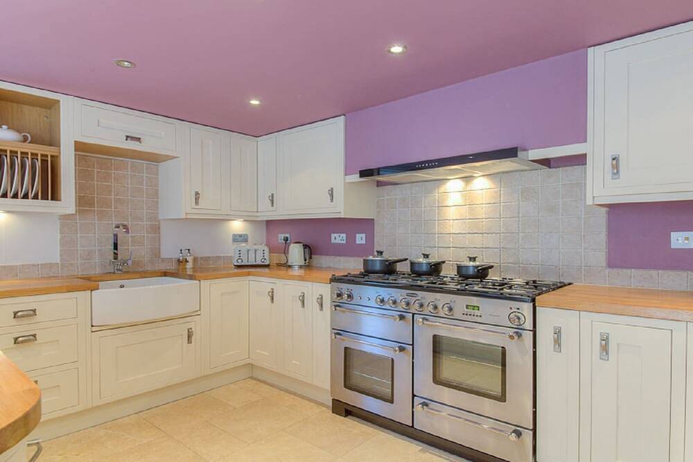 Beach Breeze Cottage - Hot Tub - 3 Bedr - Pets Ok in Caister-on-Sea, Great Yarmouth
