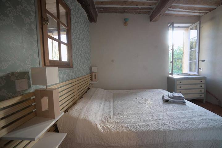 Gîte pour 2 personnes, avec terrasse et vue à La Roquebrussanne - 2