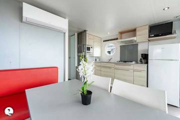 Camping pour 4 Personnes dans La Faute-sur-Mer, Vendée, Photo 4