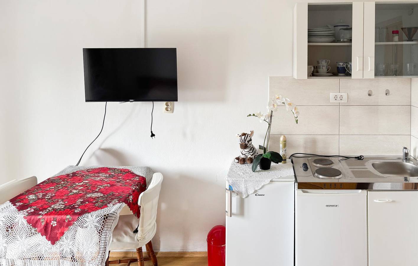 Appartement de vacances entier, Appartement en bord de mer avec terrasse, Wi-Fi et parking, à 900 m de la plage naturiste de Kandarola in Kampor, Rab