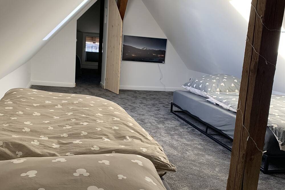 Ganze Wohnung, Neu renovierte Ferienwohnung in ruhiger Lage (großes eingezäuntes Grundstück) in Karow, Plau am See