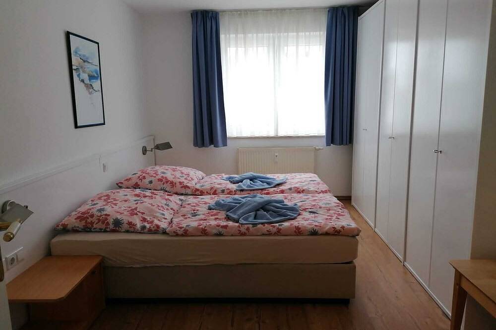 Ganze Wohnung, Ganz nah am Meer und km-langen Sandstrand; hell und ruhig am Waldrand, Balkon in Zempin, Usedomer Norden