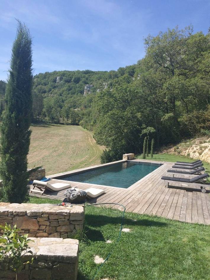 Chambre d’hôte pour 2 personnes, avec Terrasse et Jardin ainsi que Piscine et Vue à Saint-Cirq-Lapopie