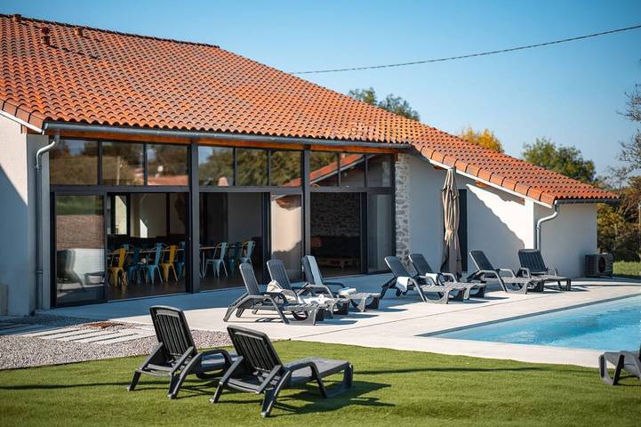 Gîte pour 26 personnes, avec jardin, animaux acceptés à Jonquières (Tarn)