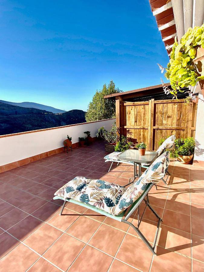 Apartamento para 4 personas, con balcón y vistas en Lanjarón