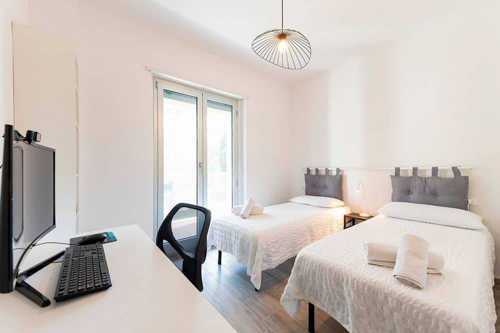 Apartamento entero, Guesthost - Seaside Exclusive Retreat with Balconies & Parking in Francavilla al Mare, Provincia de Chieti