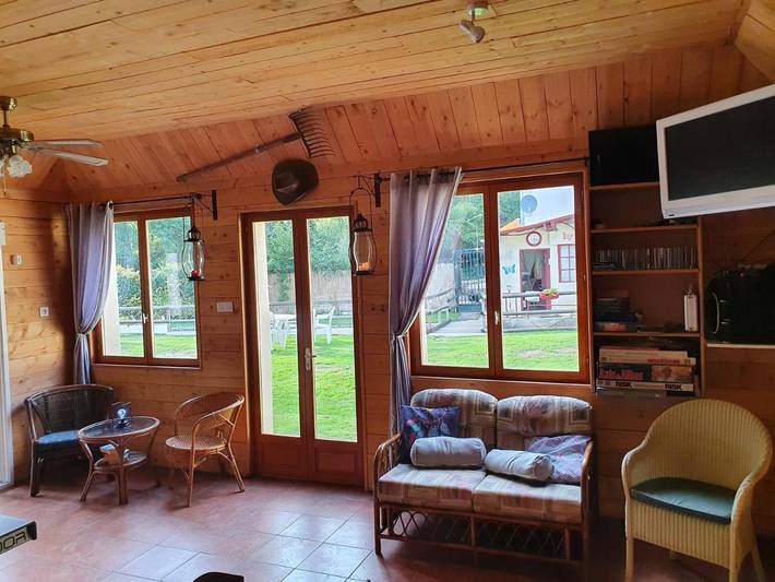 Location de vacances pour 4 personnes, avec vue ainsi que jardin et piscine à Saulgond - 4