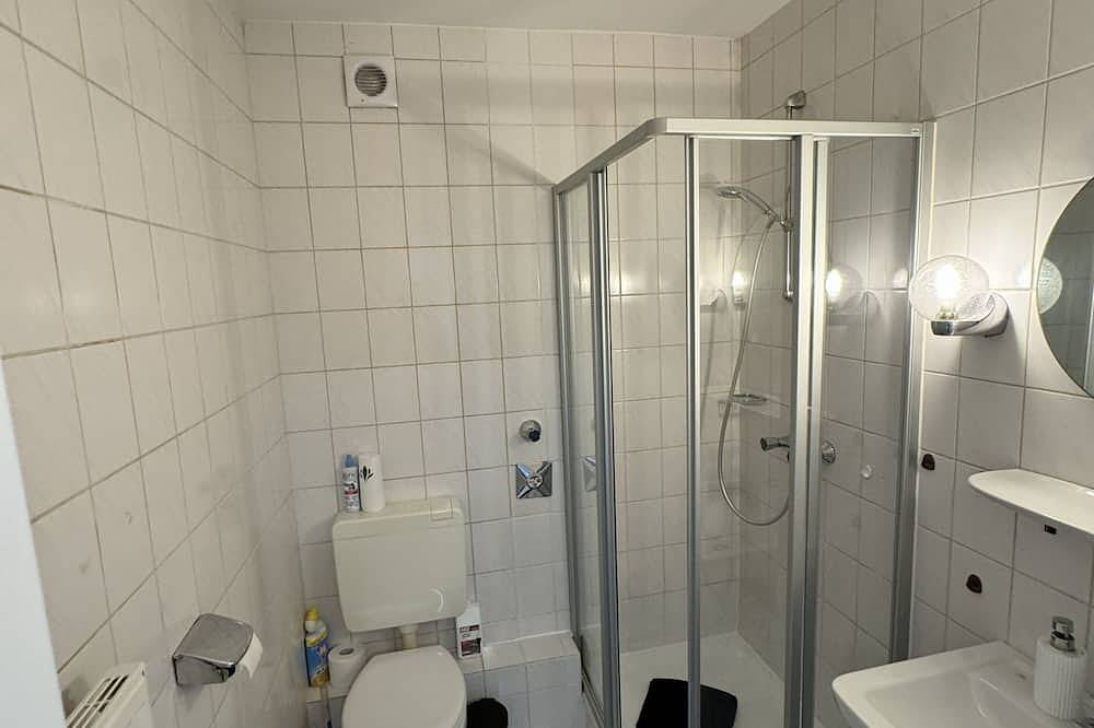 Appartement entier, Completely Renovated 3-Room Shared Apartment | 6 People | Offenbach in Offenbach-sur-le-Main, Offenbach