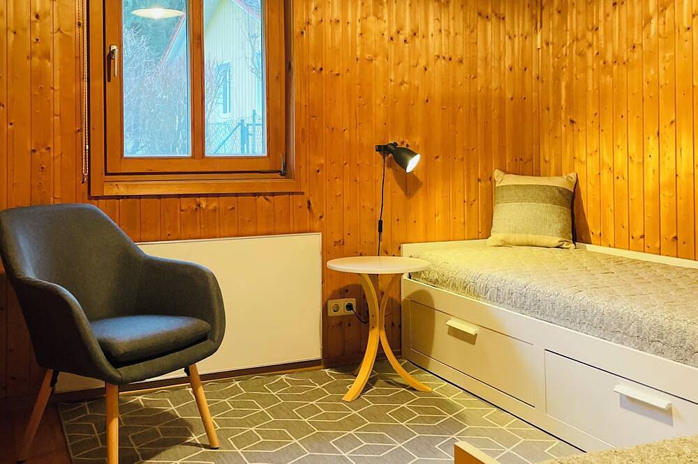 Ferienhaus, 200 m vom See, eigener eingezäunter Garten, Urlaub mit Hund in Postmünster, Ostbayern