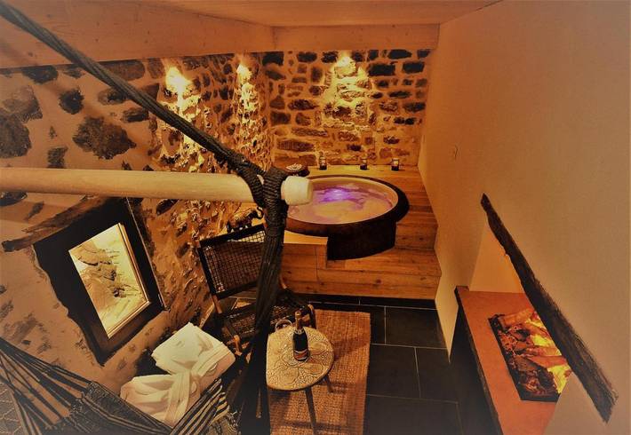 Gîte pour 2 personnes, avec Jacuzzi à Brindas