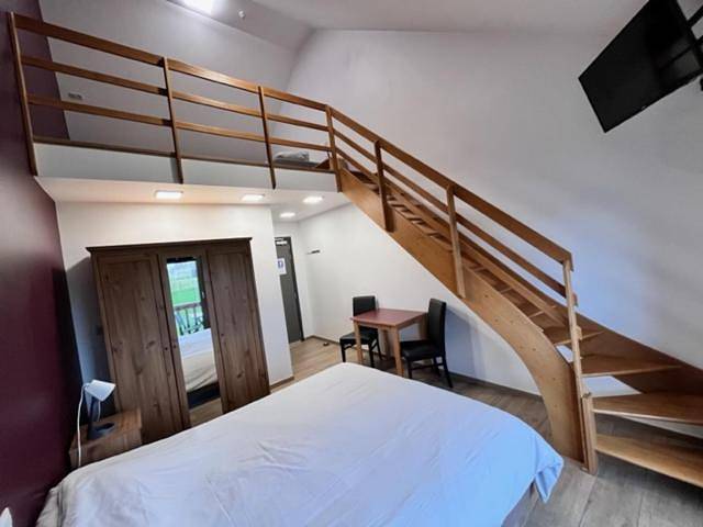 Hôtel pour 40 personnes, avec terrasse et jardin, animaux acceptés à Tenneville - 2