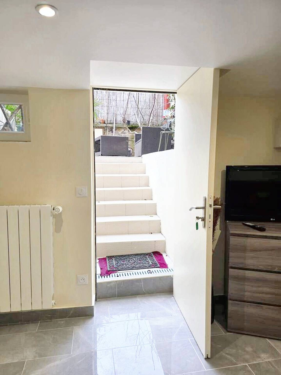 Entire studio, Charming Studio in Noisy-le-Sec with 22 sqm and terrace in Noisy-le-Sec, Seine-Saint-Denis