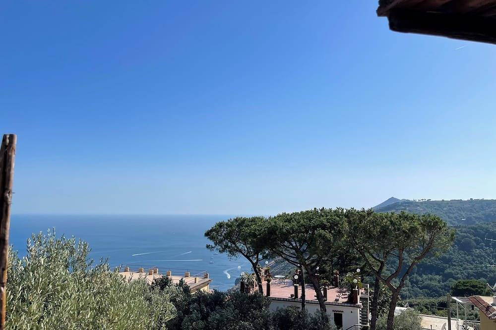 Italian-style sea-view cottage suspended between Sorrento and the Amalfi Coast in Torca, Neapel Provinz