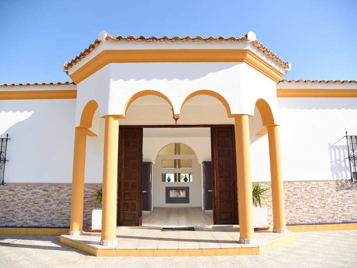 Gîte pour 12 personnes, avec jardin ainsi que terrasse et piscine à Lora del Río - 2